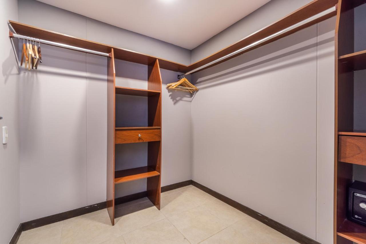 Apartamentos Poblado Alejandria By Housy Host Medellin Exterior photo