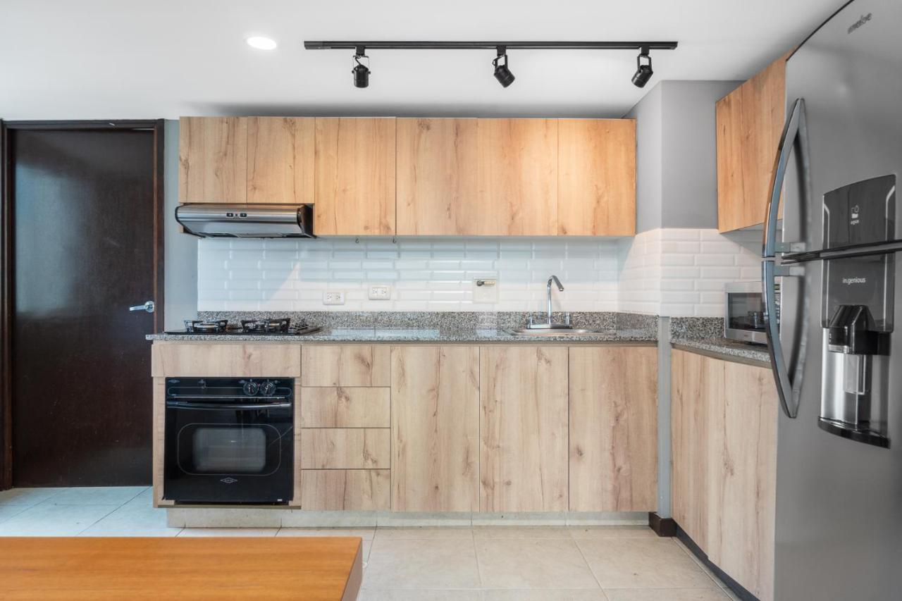 Apartamentos Poblado Alejandria By Housy Host Medellin Exterior photo