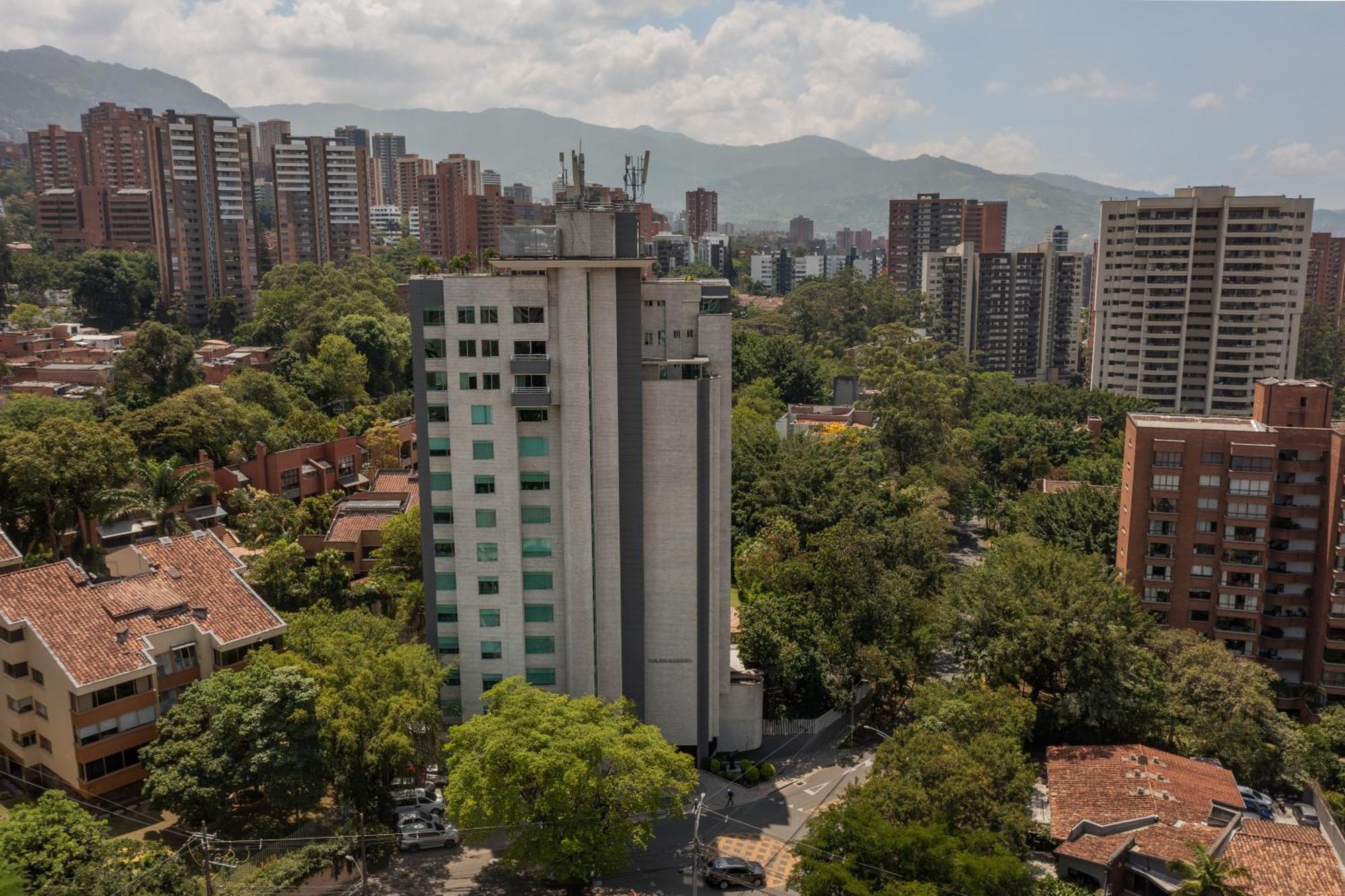 Apartamentos Poblado Alejandria By Housy Host Medellin Exterior photo