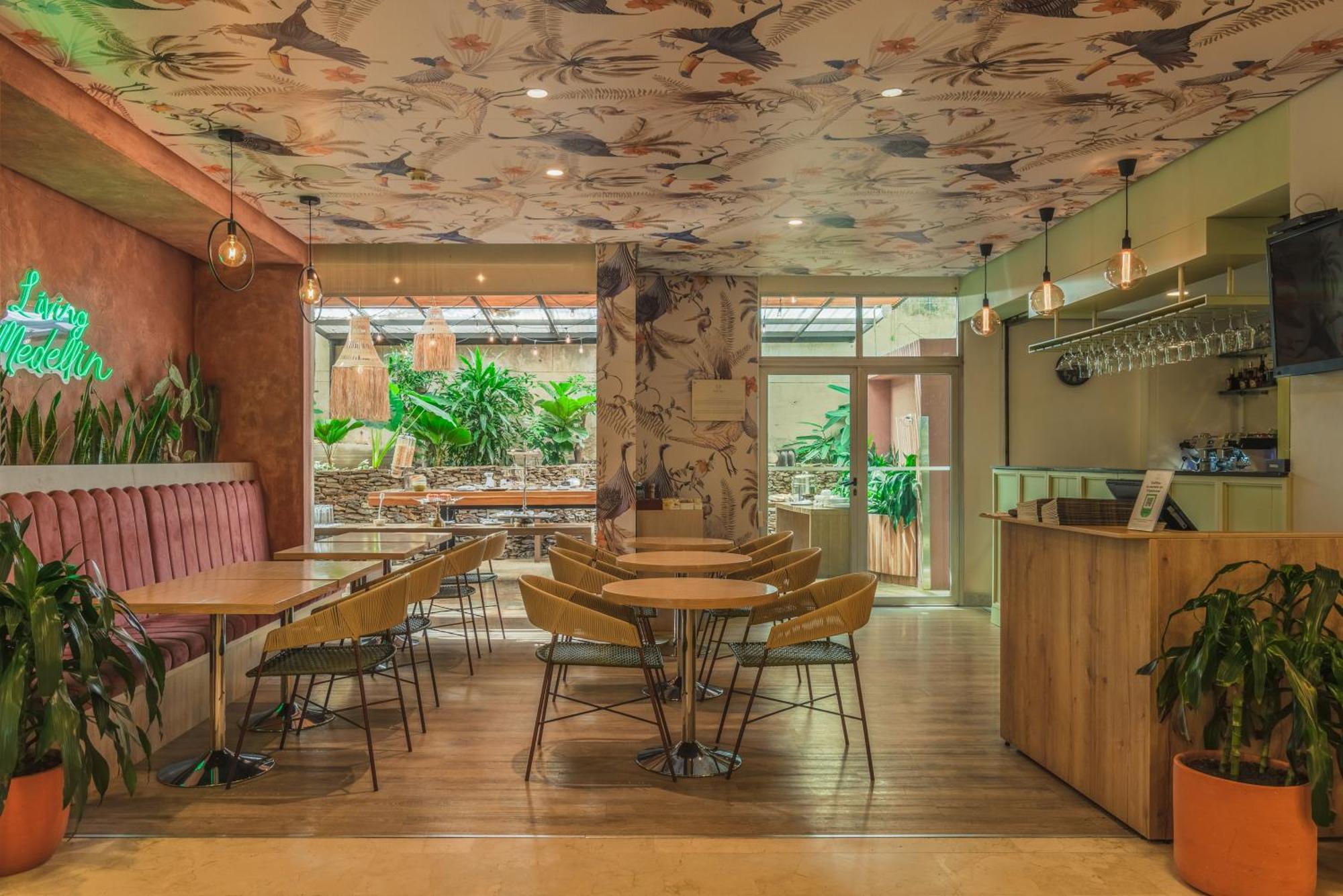 Apartamentos Poblado Alejandria By Housy Host Medellin Exterior photo