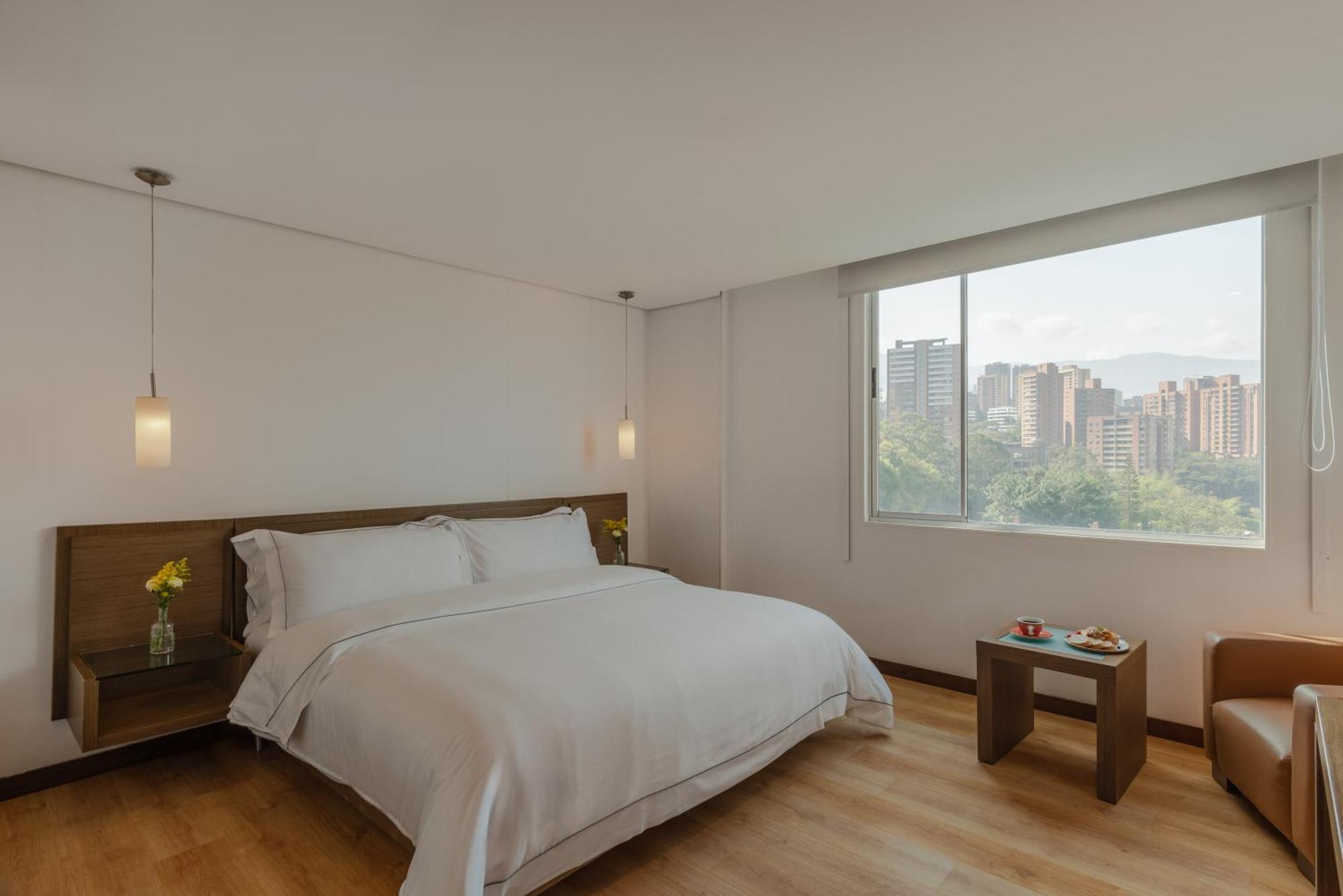 Apartamentos Poblado Alejandria By Housy Host Medellin Exterior photo